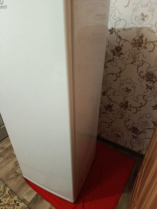 Продам морозильную камеру Indesit