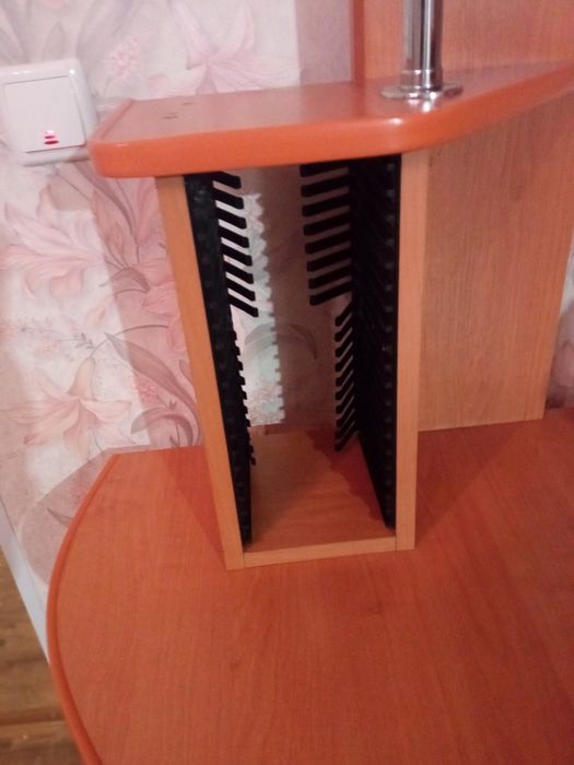 Продам комп'ютерний Стіл