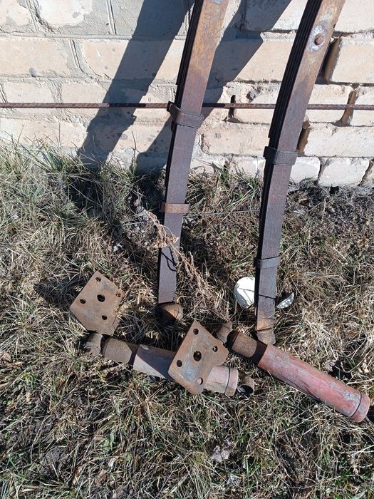 Продам ресори та кронштейн причепа