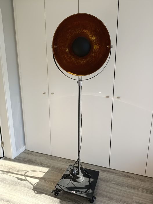 Candeeiro de pé Kare