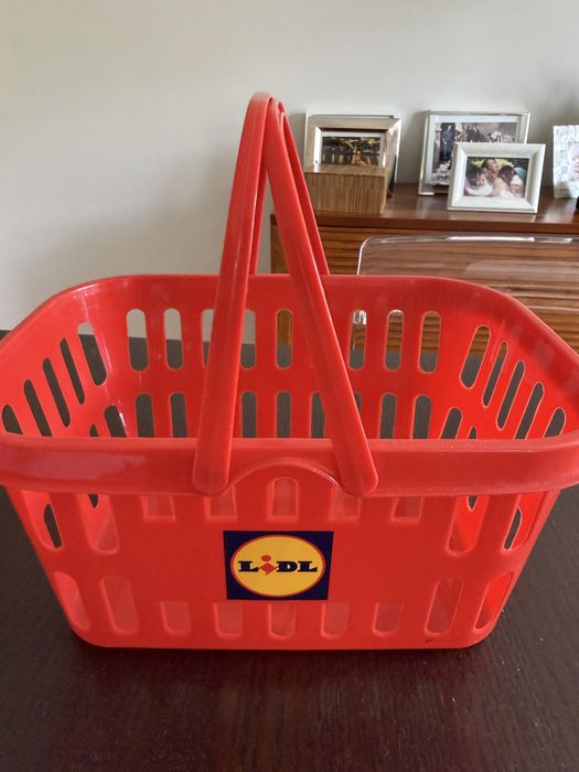 Balanca cesto e saco do lidl de brincar