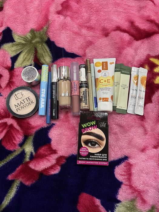 Лот декоративной косметики