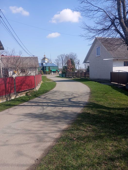 Будинок і велика діллянка