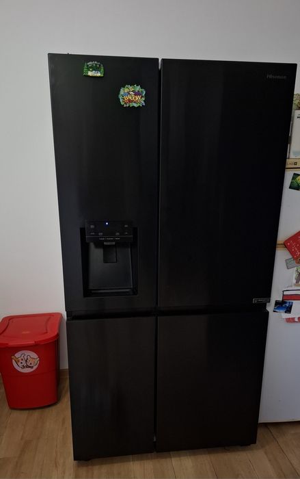 Lodówka Hisense Side by Side No Frost- czarna, kostkarka podajnik wody