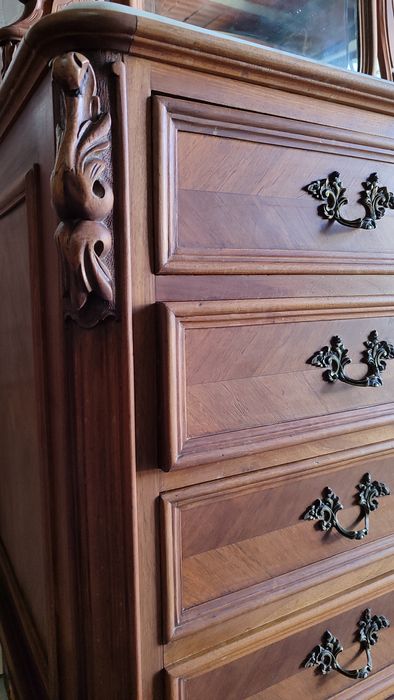 Cómoda antiga romântica com espelho - madeira