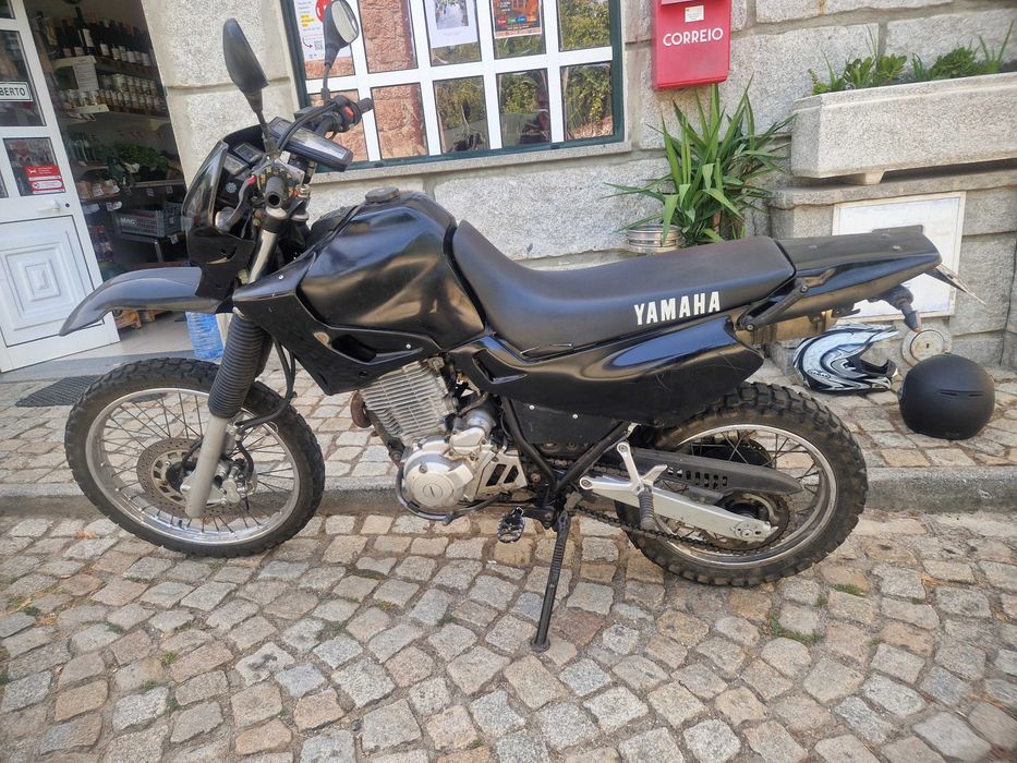 Yamaha XT 600 preto