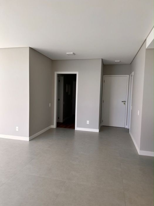 Instalação porta - rodapés