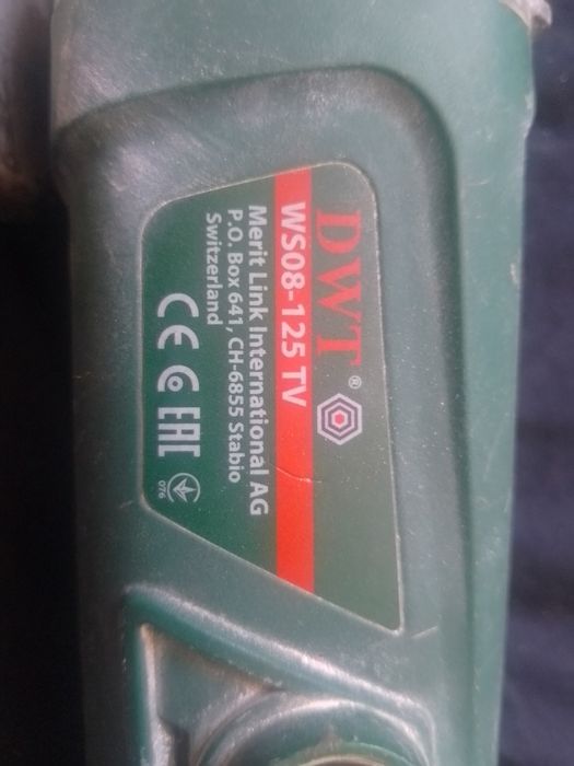 Продам Болгарку DWT