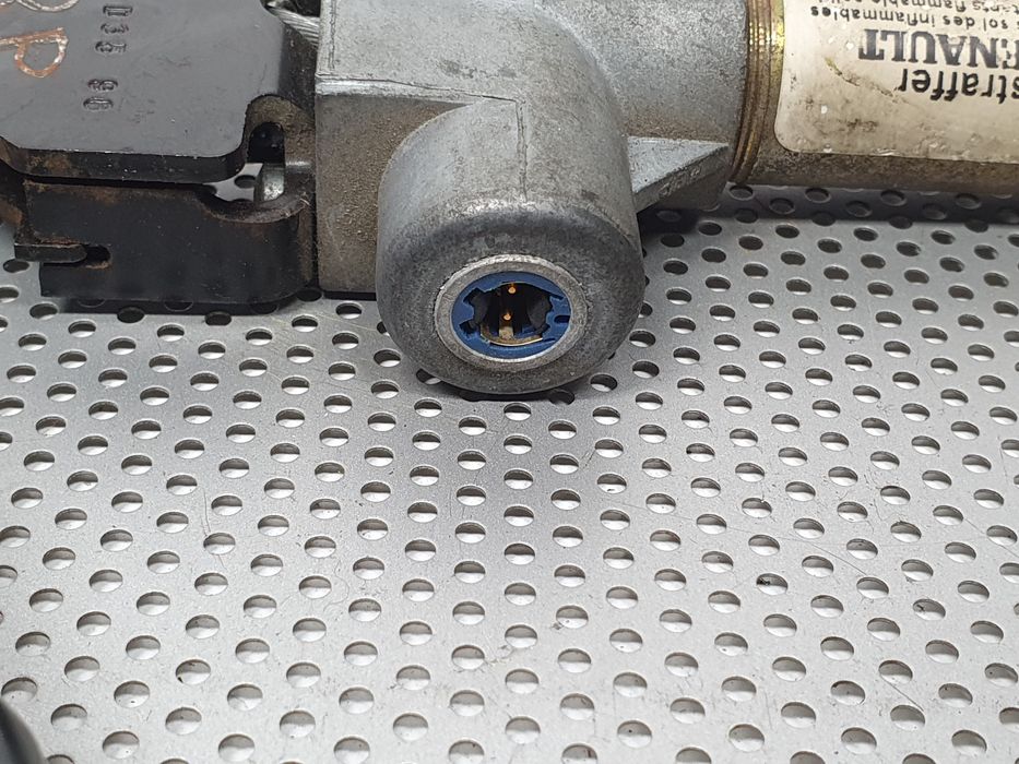Encaixe de cinto frente direito RENAULT Laguna I (B56_, 556_)