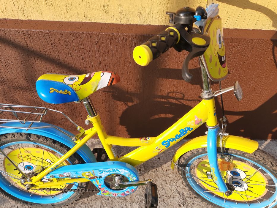 Дитячий велосипед з мультяшним героєм