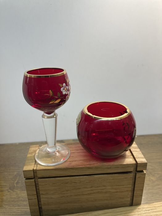kieliszek bohemia glass czechoslovakia krwisto czerwony złocony, kwiat