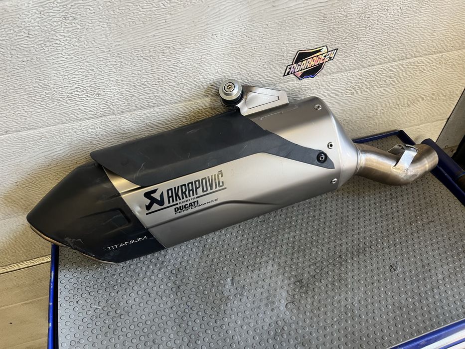 Wydech końcówka wydechu Akrapovic ducati multistrada v4 Akrapovic