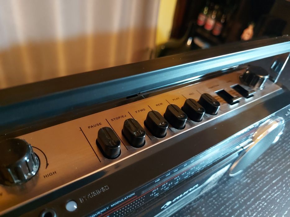 Rádio Alemão Auna Duke MKII estilo vintage anos 80