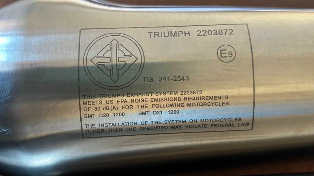 Escapes originais TRIUMPH para THRUXTON ou SPEED TWIN 1200cc  (em venda: o par)
