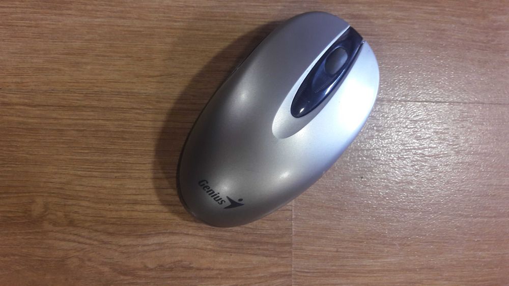 Teclado e Rato Wireless + Receptor/Carregador pilhas GENIUS