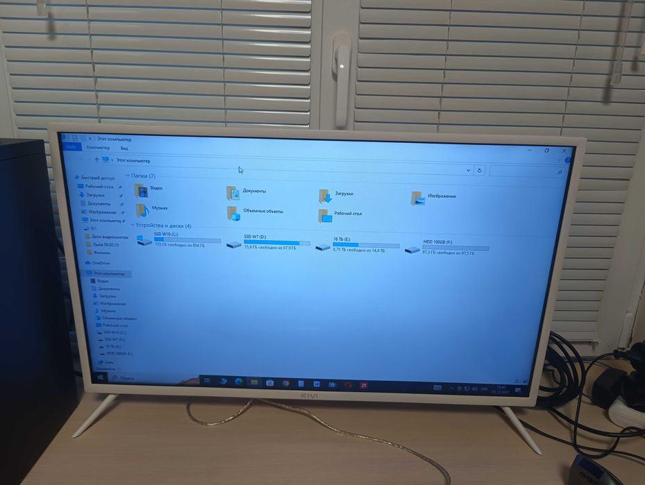 Smart TV -монітор 32" Kivi Full HD