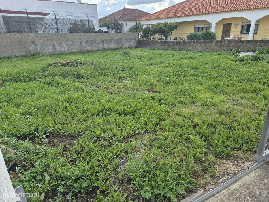 Lote para construção de moradia rc e 1o andar na Aldeia dos Fernandes
