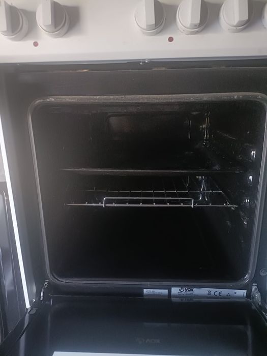 Fogão com bicos elétricos e forno elétrico !
Largura 0.49cmlargura
Profundidade 0.59cm