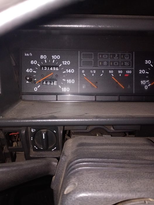 Продам ваз 99 в среднем состоянии.