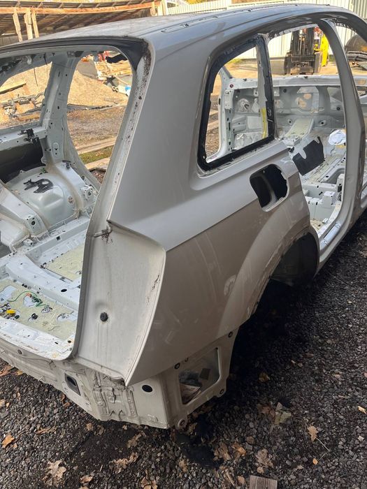 Задня чверть четверть чвертка корито панель розборка Audi Q7 4M