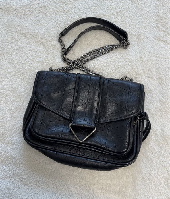 Torebka mała pojemna na łańcuszkach skórzana Pull&Bear