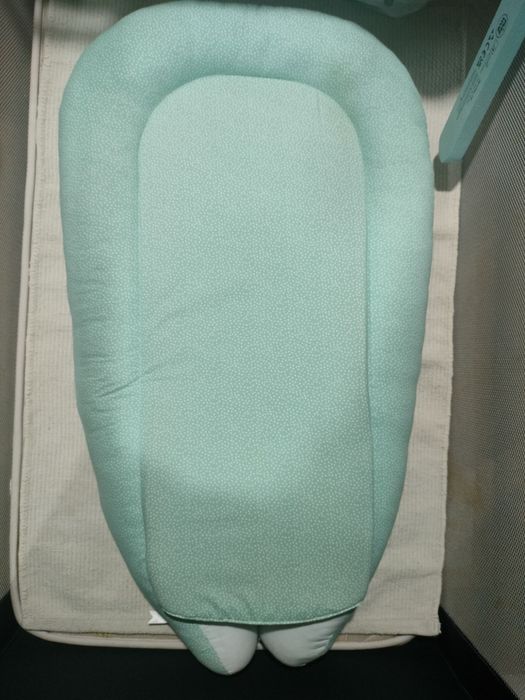 Ninho de recém nascido verde e branco