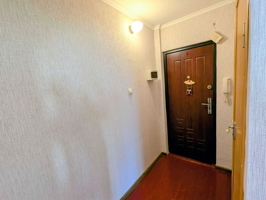 Продається 1 - но кімнатна квартира з косметичним ремонтом