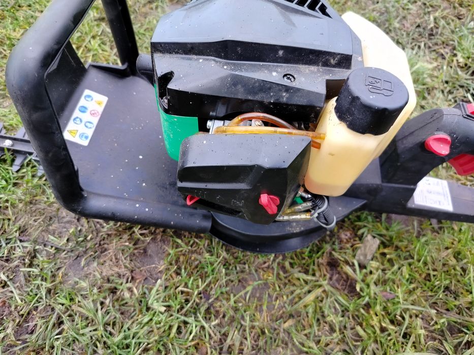 Nożyce spalinowe CMI do żywopłotu