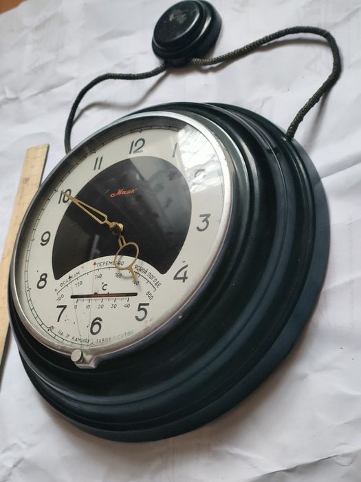 Маяк с барометром