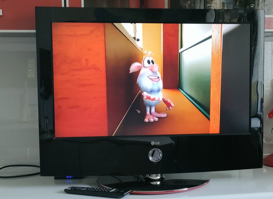 Tv LG 32 całe CZERWONY