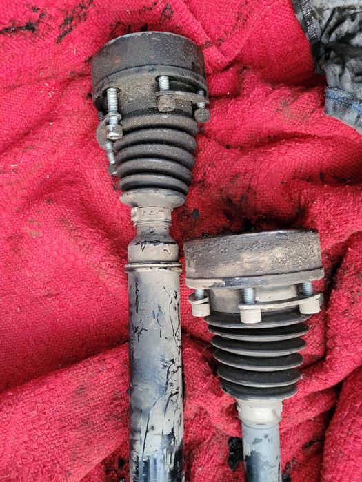 Półosie lewa/prawa przód Golfa V 1.9 tdi bls jcr