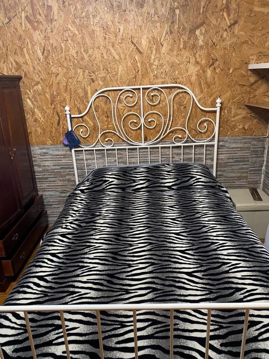 Quarto Independente Mobilado – Canelas (Gaia Park)