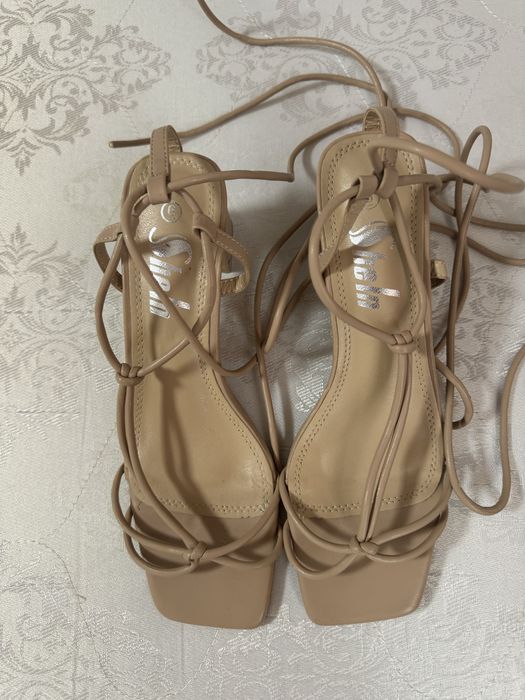 Стильні жіночі босоніжки