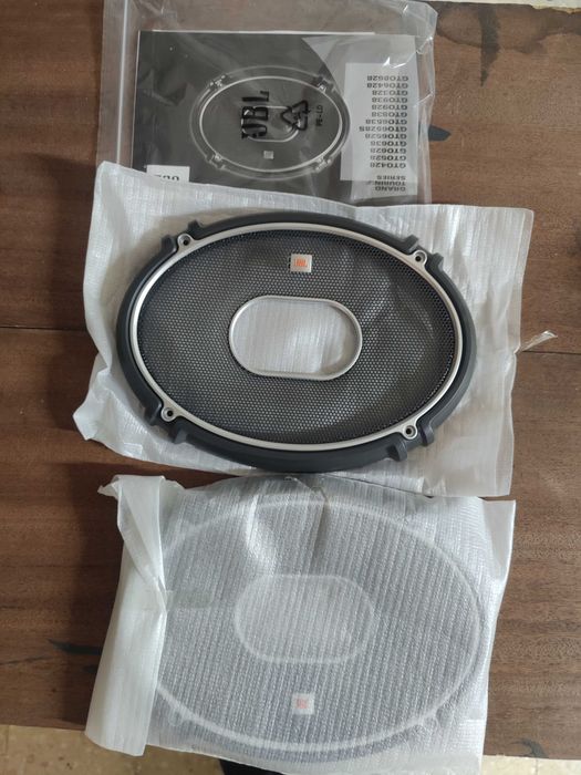 JBL GTO938 , Caixa e tampas