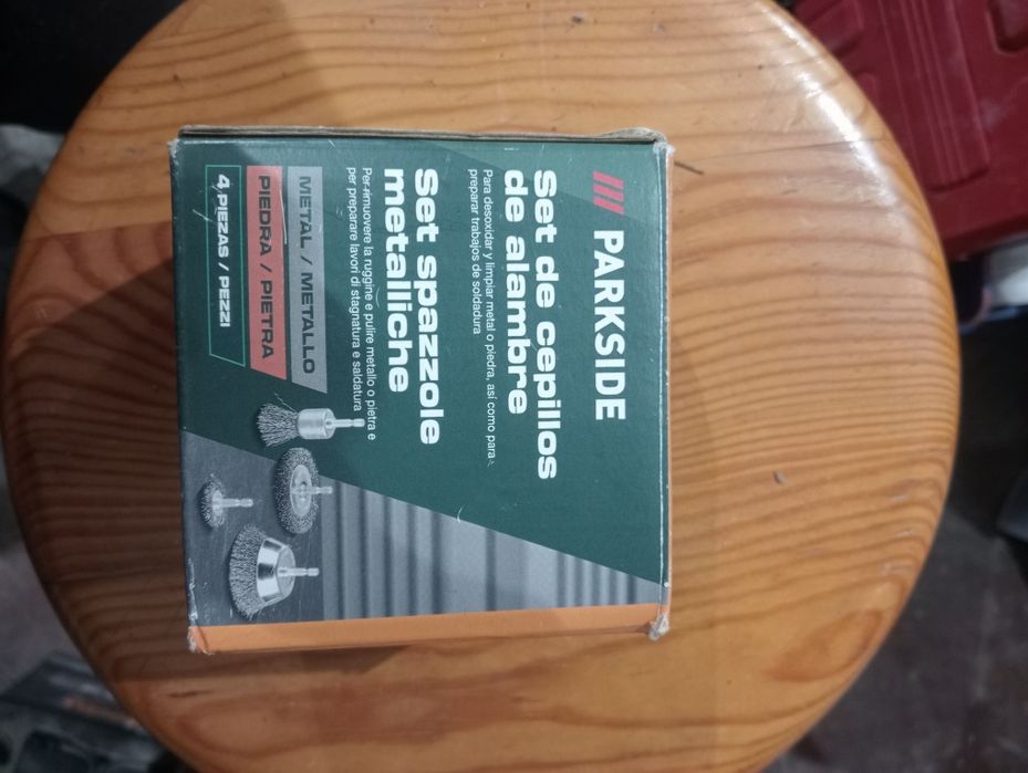 Set de 4 escovas de metal Parkside