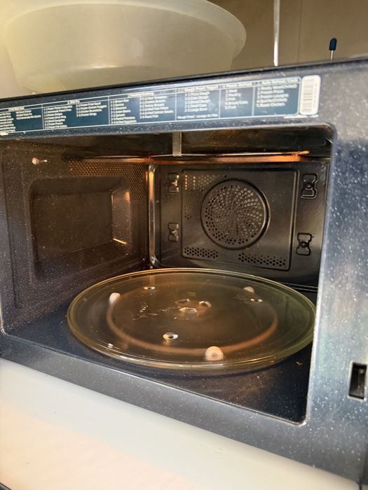 Micro-ondas Combinado Samsung HotBlast™️ 28L (Preto) – Como Novo