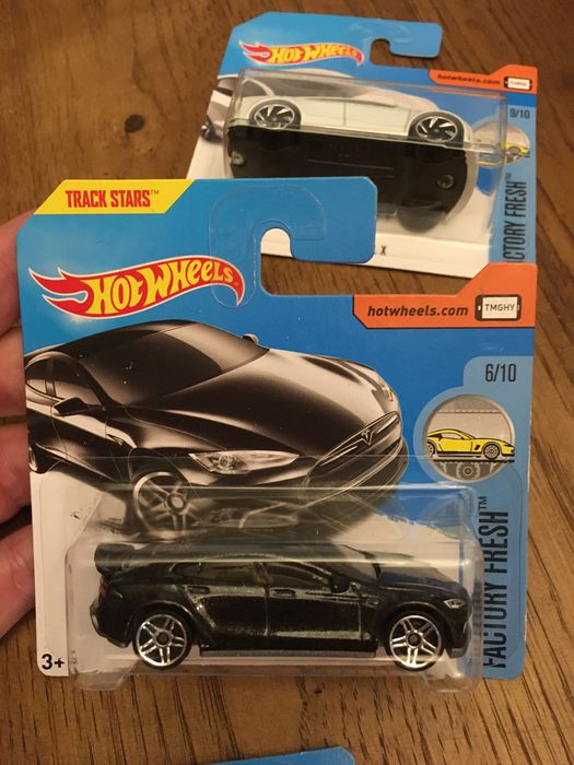TESLA Hotwheels 2016 green speed roadster model s
