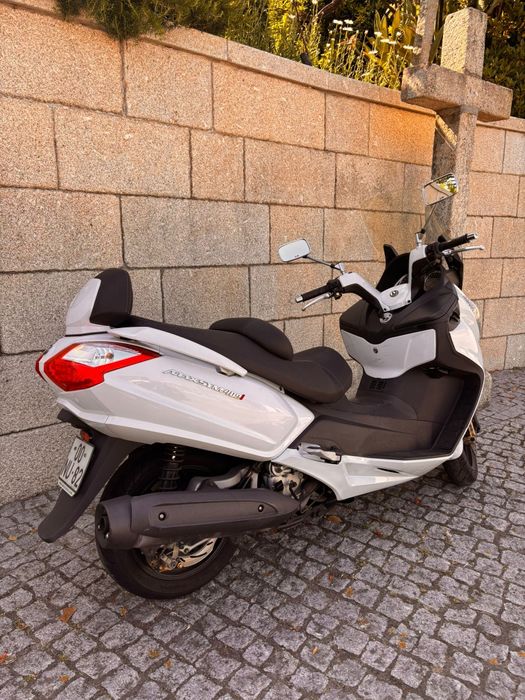Sym Maxsym400...471179305985648642