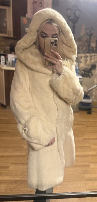 Белая норковая шуба плюшка