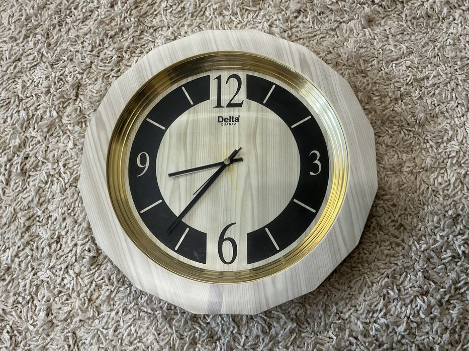 Часы годинник круглые.