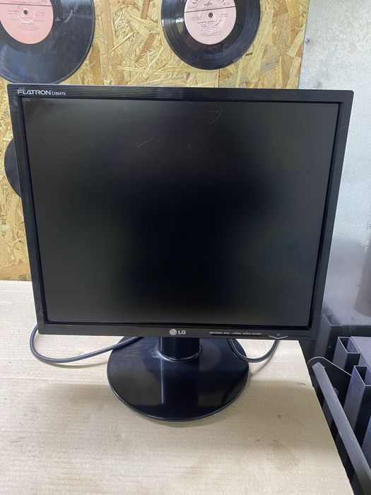 Продам монитор LG 19