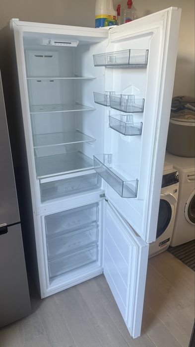 Frigorífico Combinado TEKA NoFrost 323L - NFL 320 EU