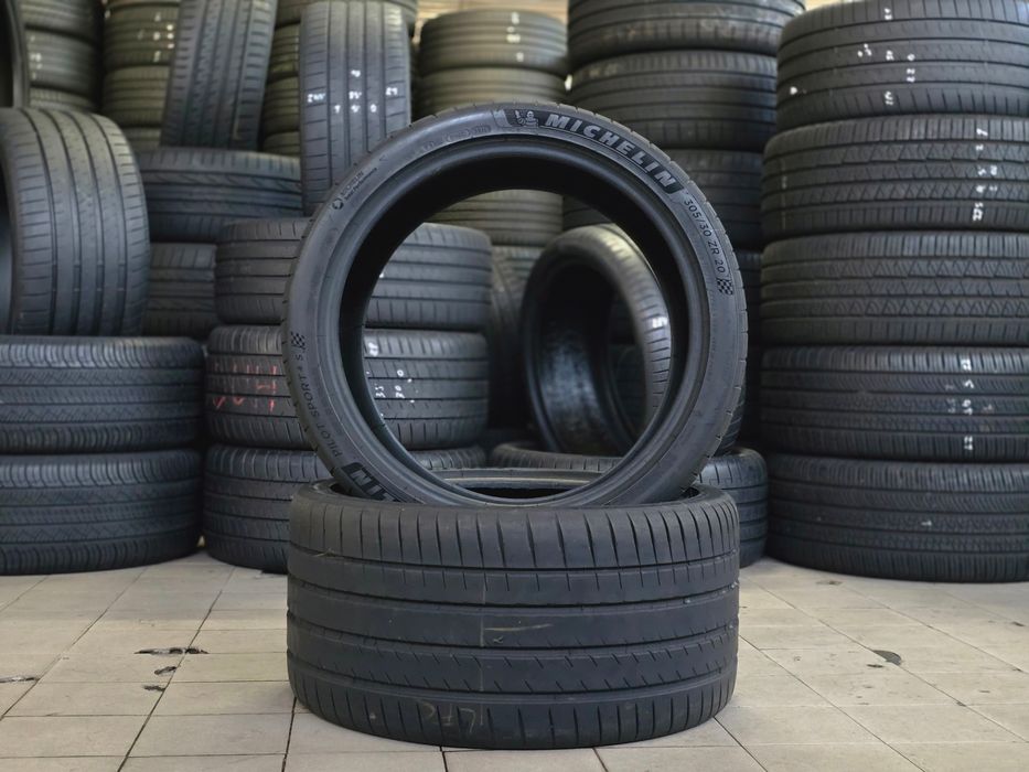 Pneus 305/30 R20