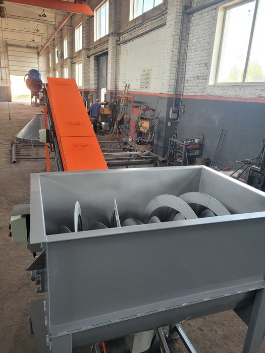 Ленточный погрущик ЛТ-5-500, конвеер, стрічковий транспортер на шасі