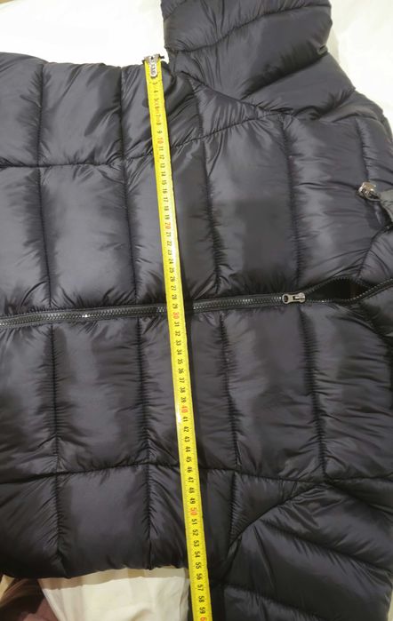 Casaco acolchoado comprido com capuz