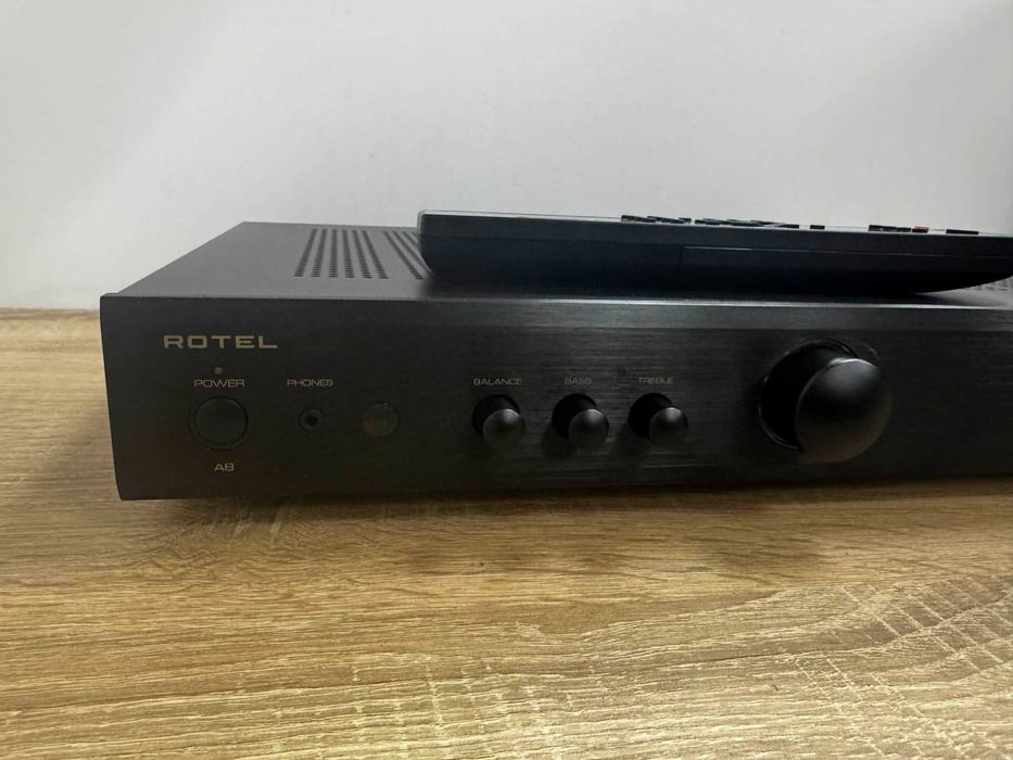 Rotel A8 wzmacniacz zintegrowany stereo, czarny OKAZJA! SUPER STAN