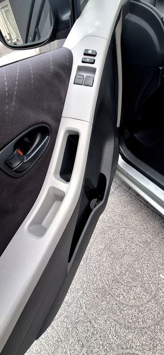 Toyota Yaris 1.0 VVT-i com AC
