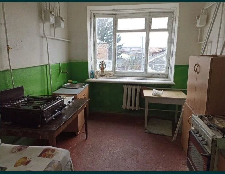 Продається дві  кімнати в комунальній квартирі