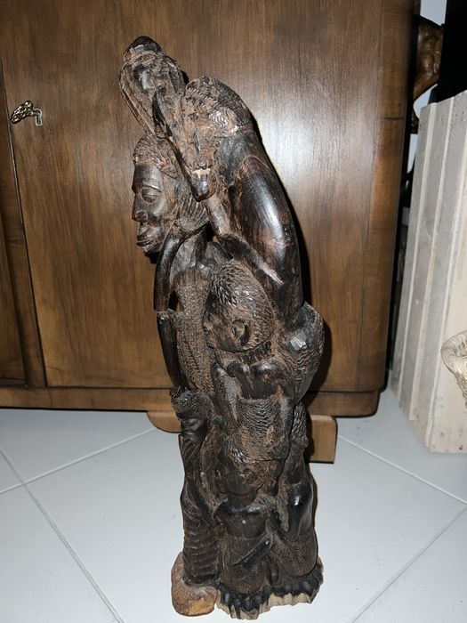 Figurka drewniana ciemna afrykańska