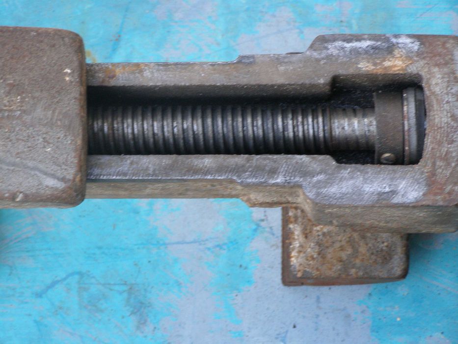 Тиски слесарные поворотные  СССЗ,ширина губок 125 ММ